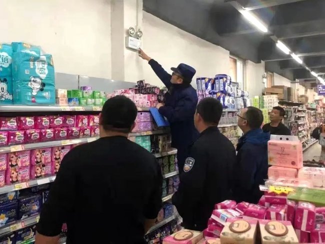 商户违法商场是否担责？